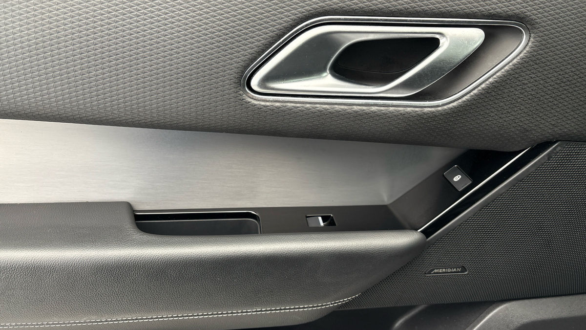 Land Rover Range Rover Velar Image 19