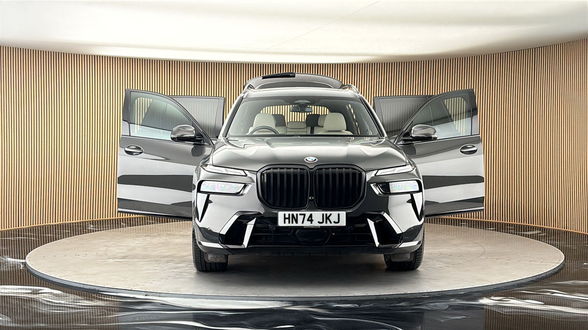 More views of BMW X7