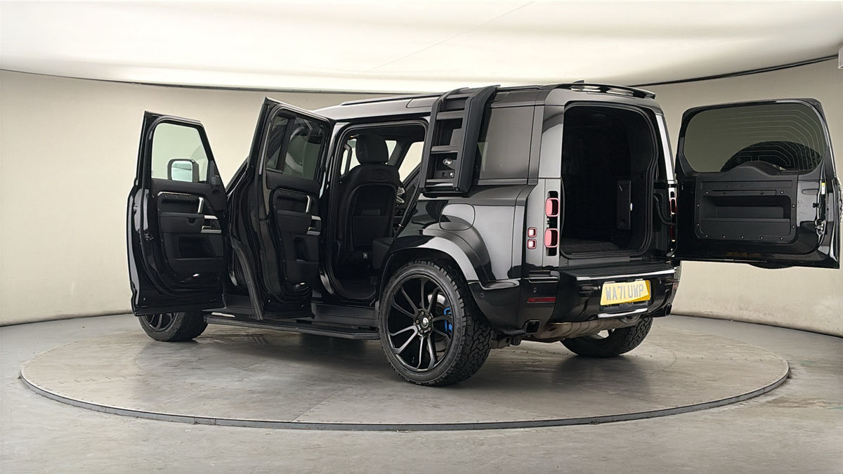 More views of Land Rover Defender 110