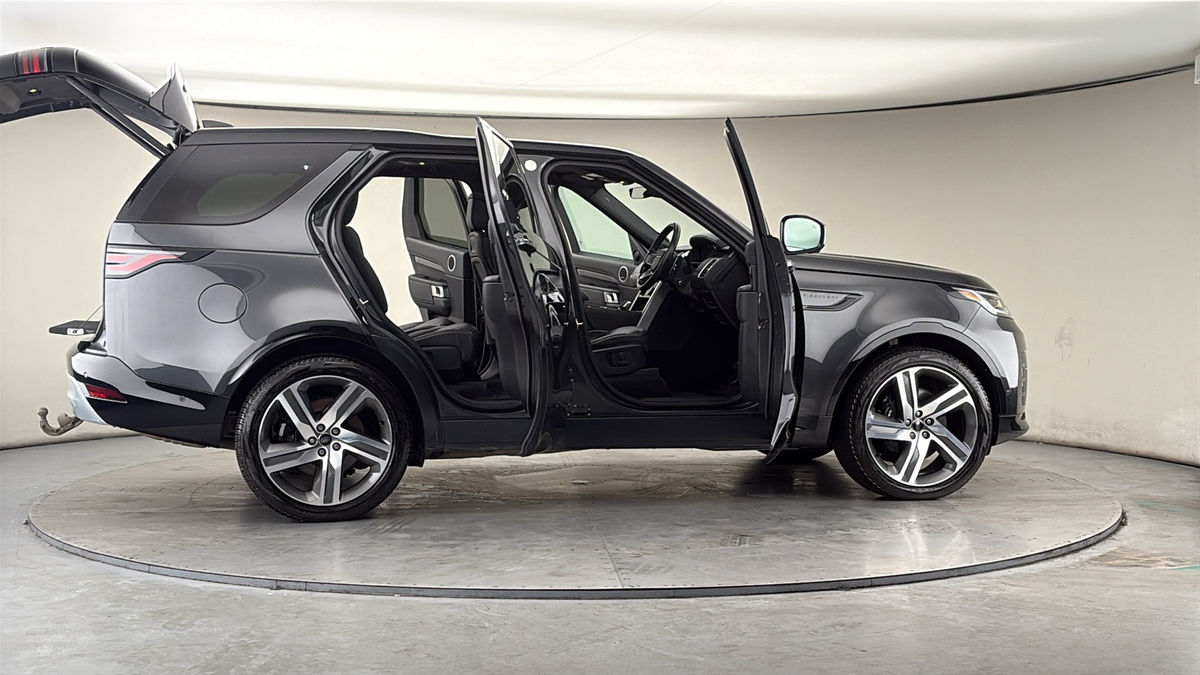 More views of Land Rover Discovery