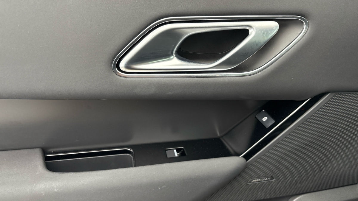 Land Rover Range Rover Velar Image 19