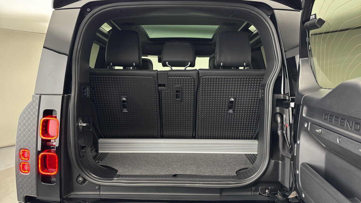 Land Rover Defender 90 Urban Image 11