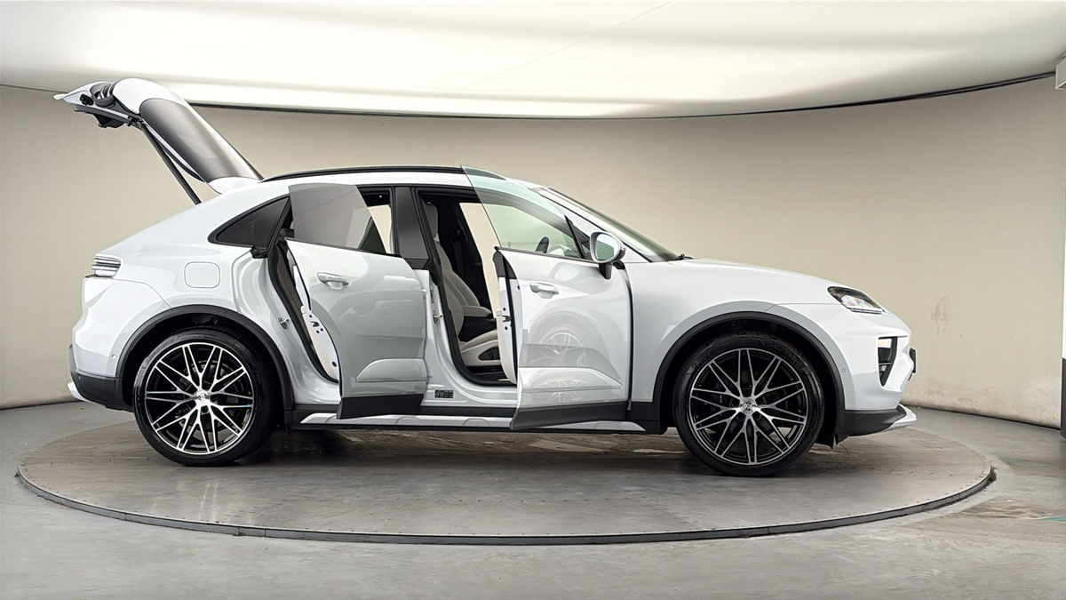 More views of Porsche Macan