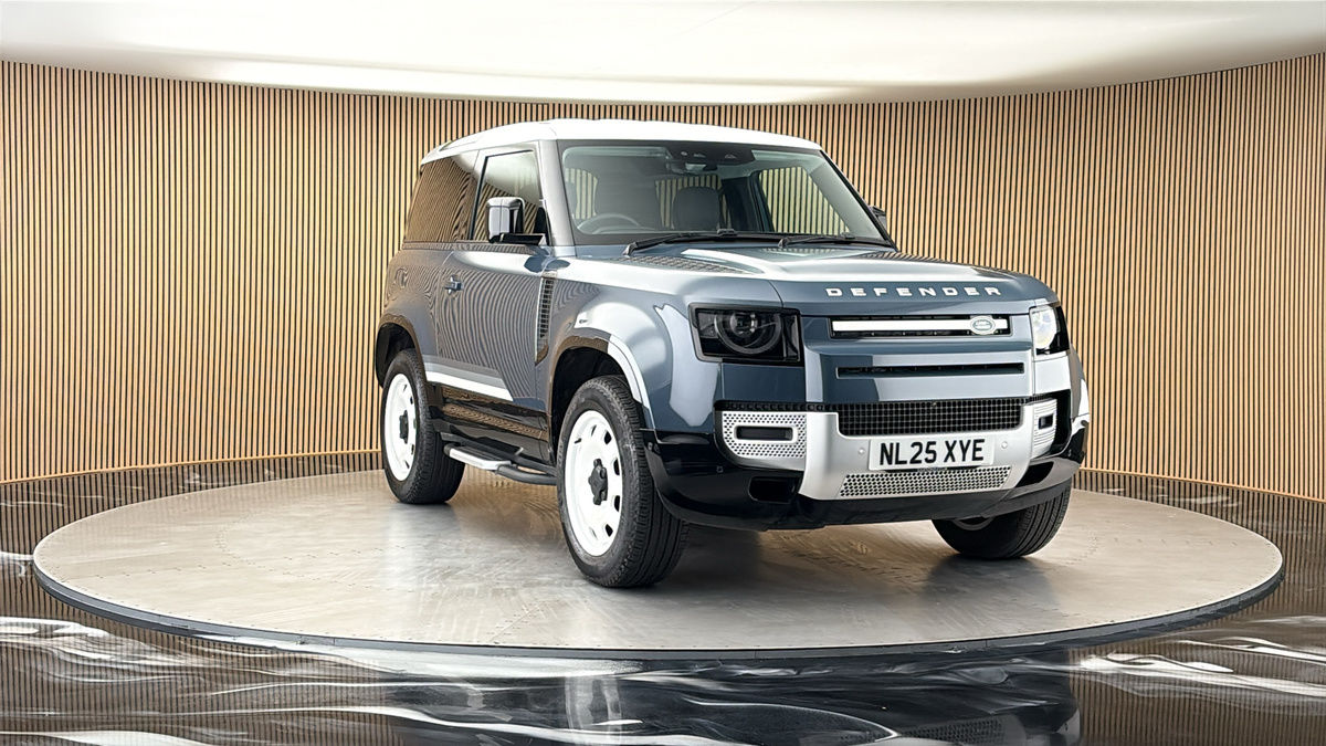 More views of Land Rover Defender 90