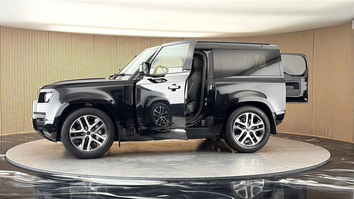 More views of Land Rover Defender 90