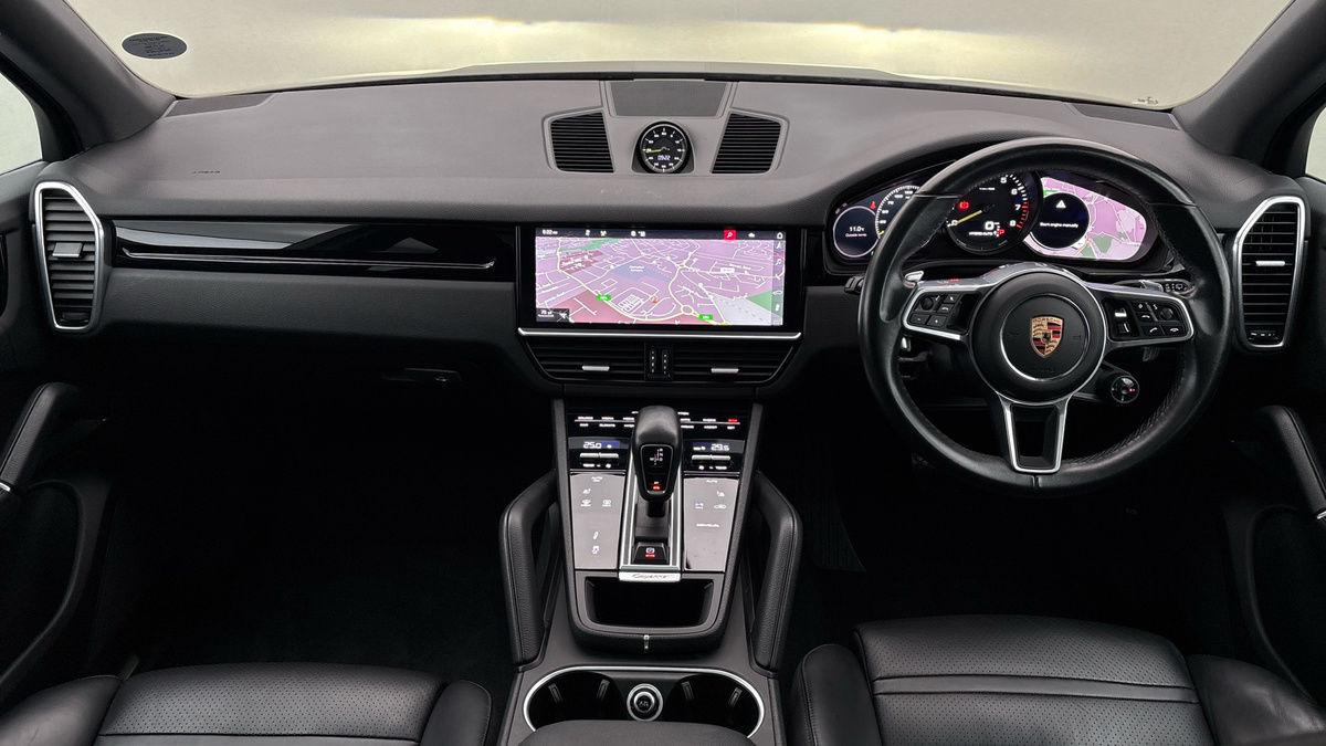 Porsche Cayenne Image 12