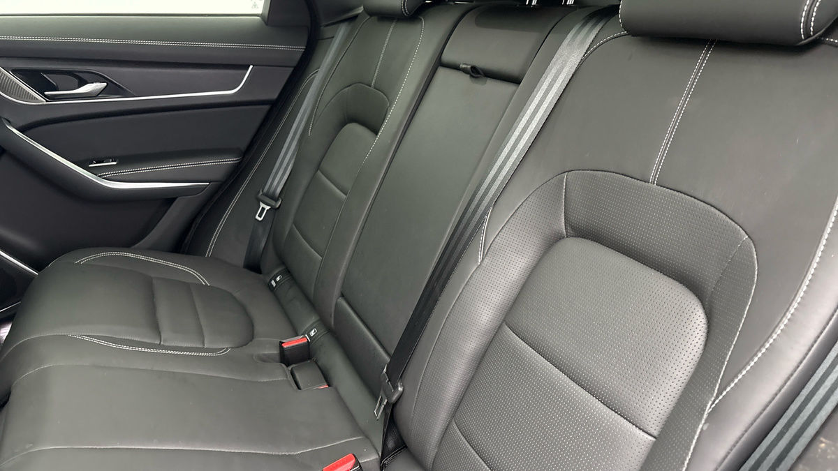 Jaguar F-PACE Image 8