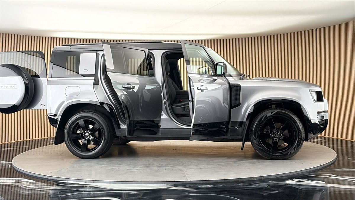 More views of Land Rover Defender 110
