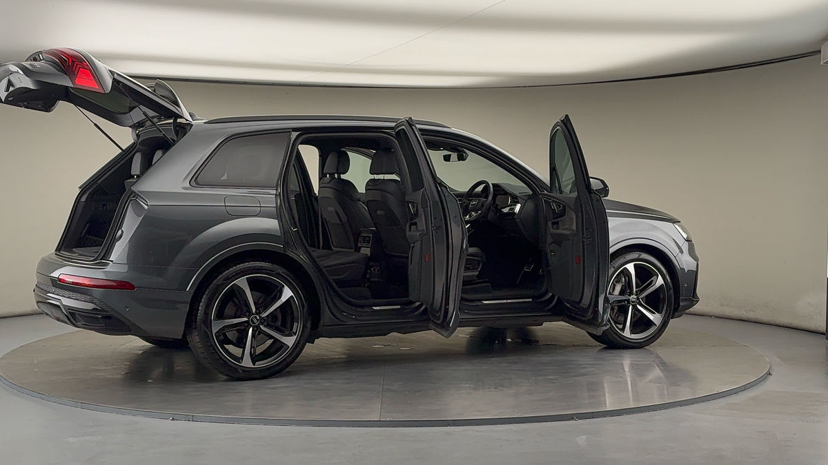 More views of Audi Q7