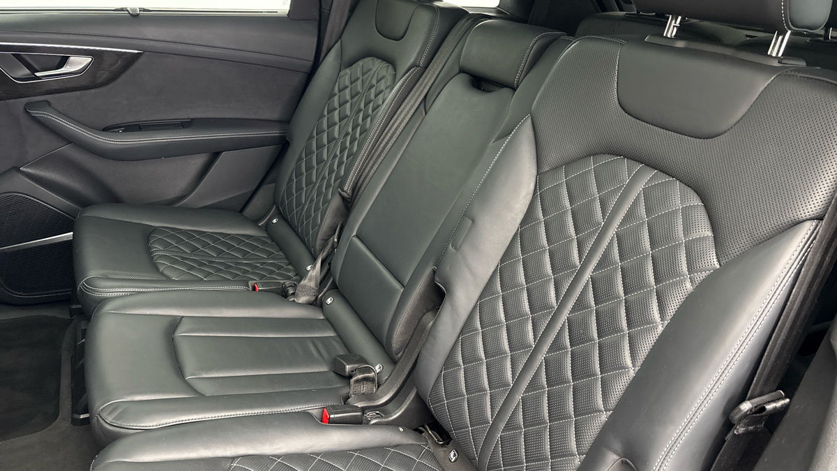 Audi Q7 Image 8