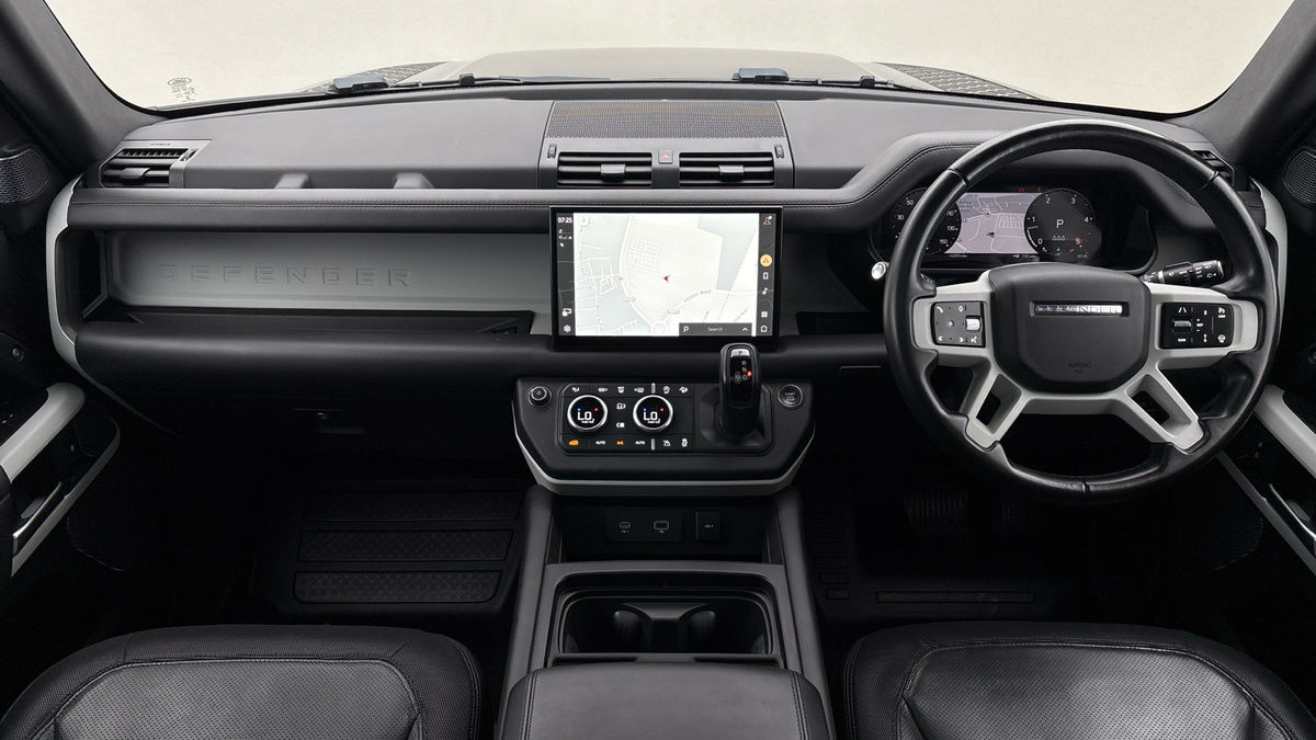 Land Rover Defender 110 Image 12