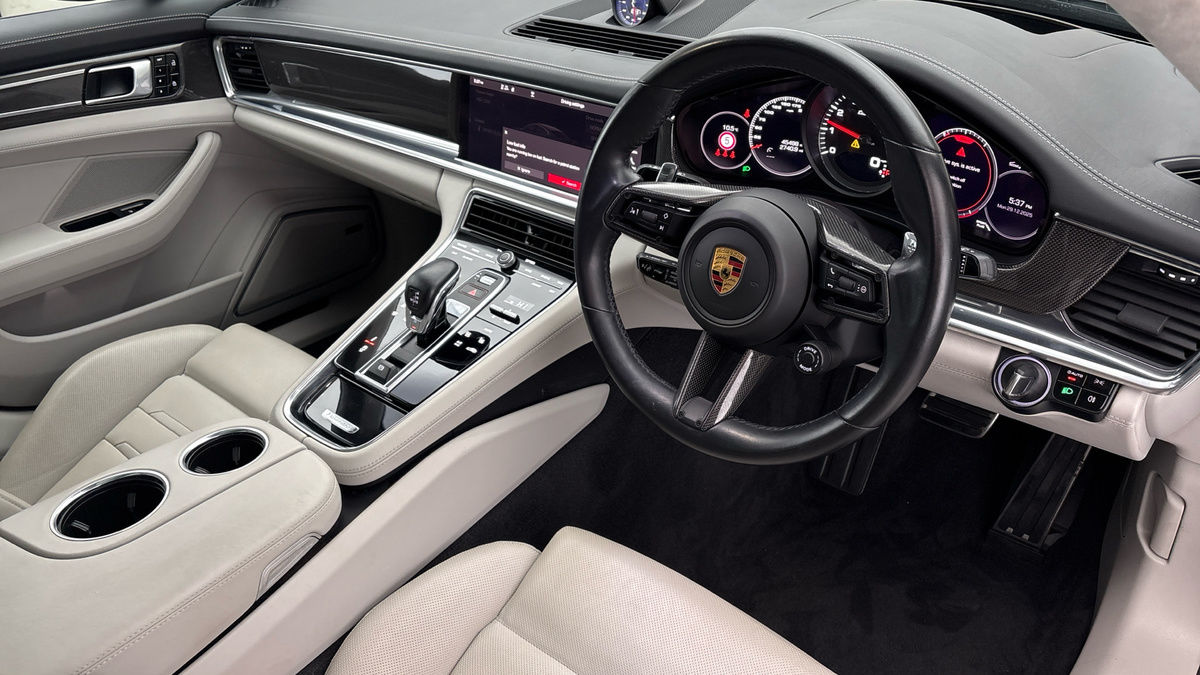 Porsche Panamera Image 5
