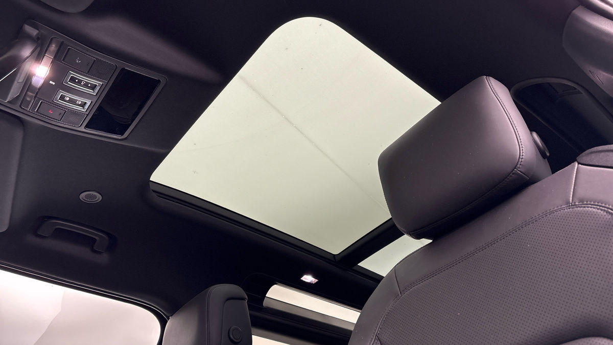 Land Rover Defender 90 Image 6