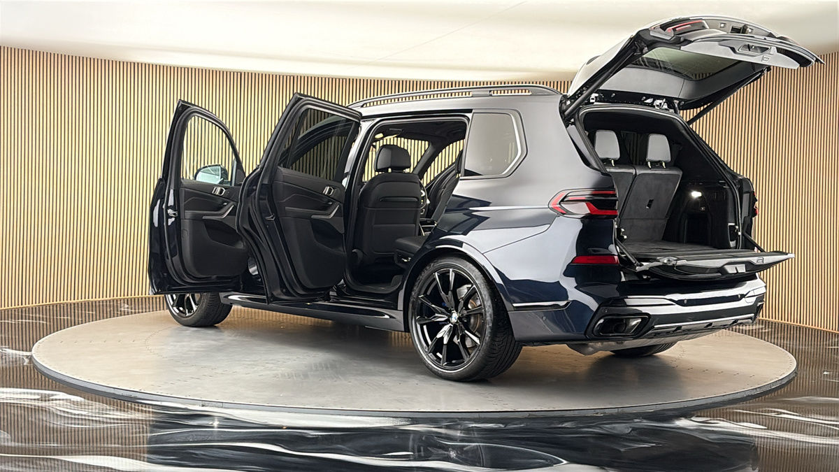 More views of BMW X7