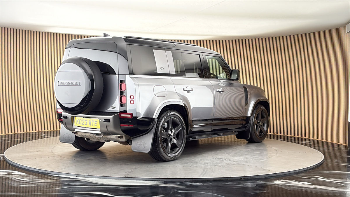 More views of Land Rover Defender 110