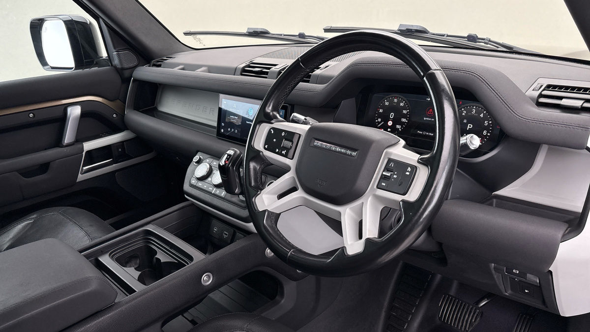 Land Rover Defender 110 Image 5