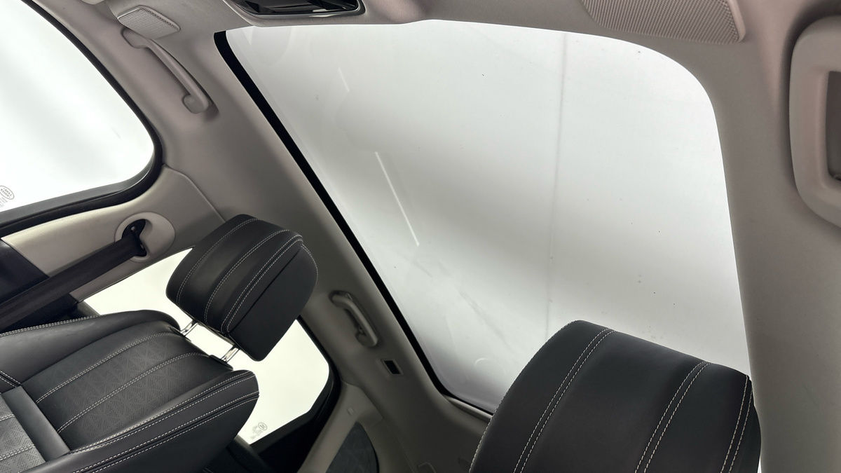 Land Rover Range Rover Velar Image 6