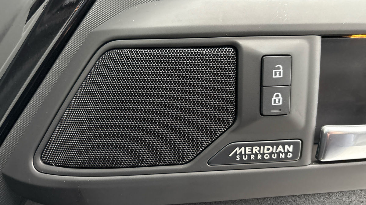 Land Rover Defender 90 Image 25