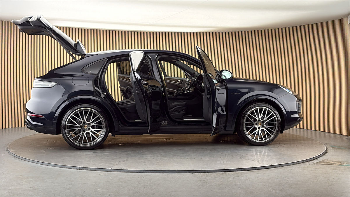 More views of Porsche Cayenne