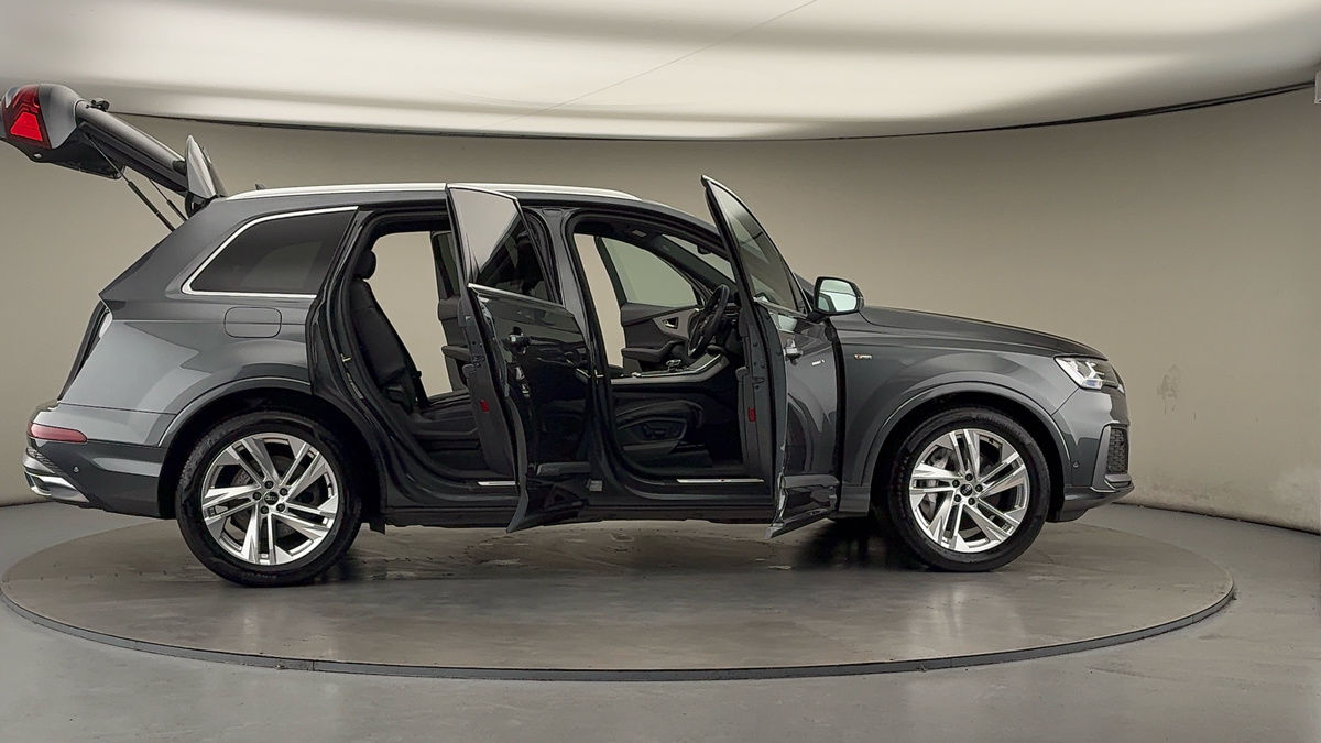 More views of Audi Q7