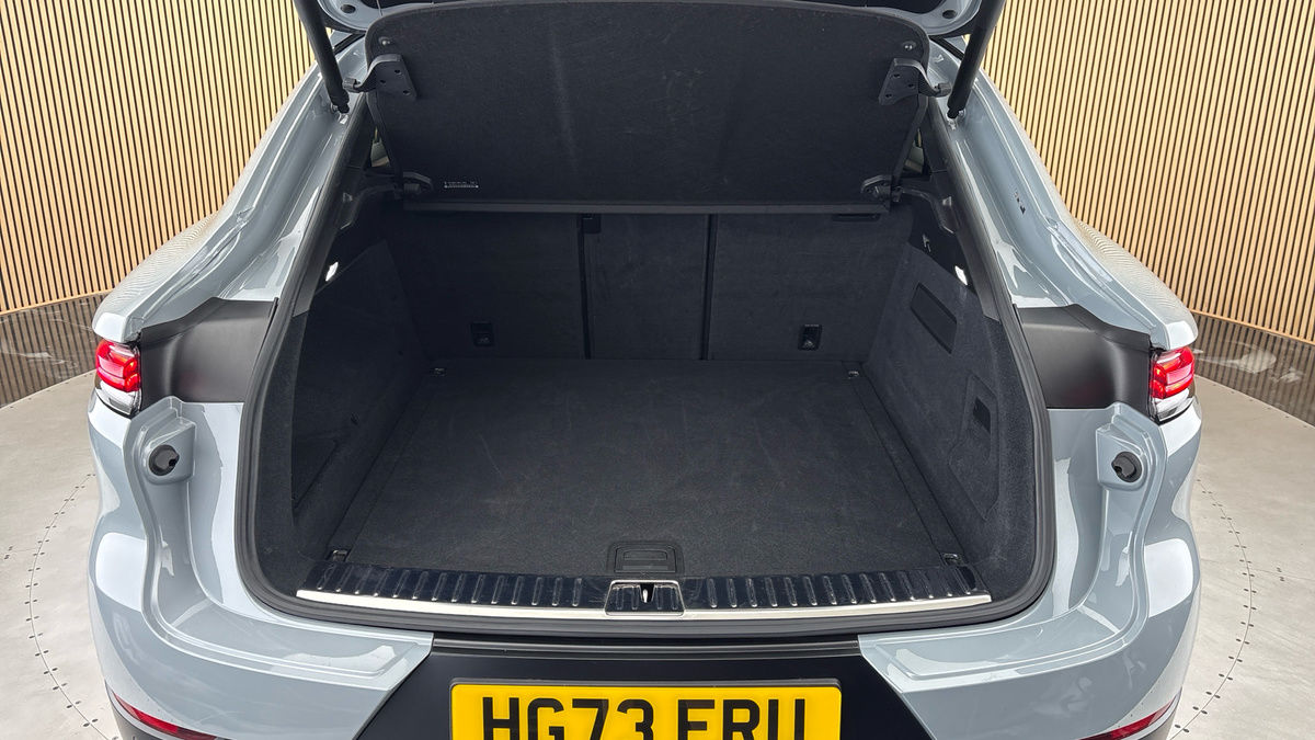 Porsche Cayenne Image 11