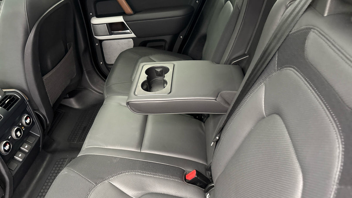 Land Rover Defender 130 Image 9