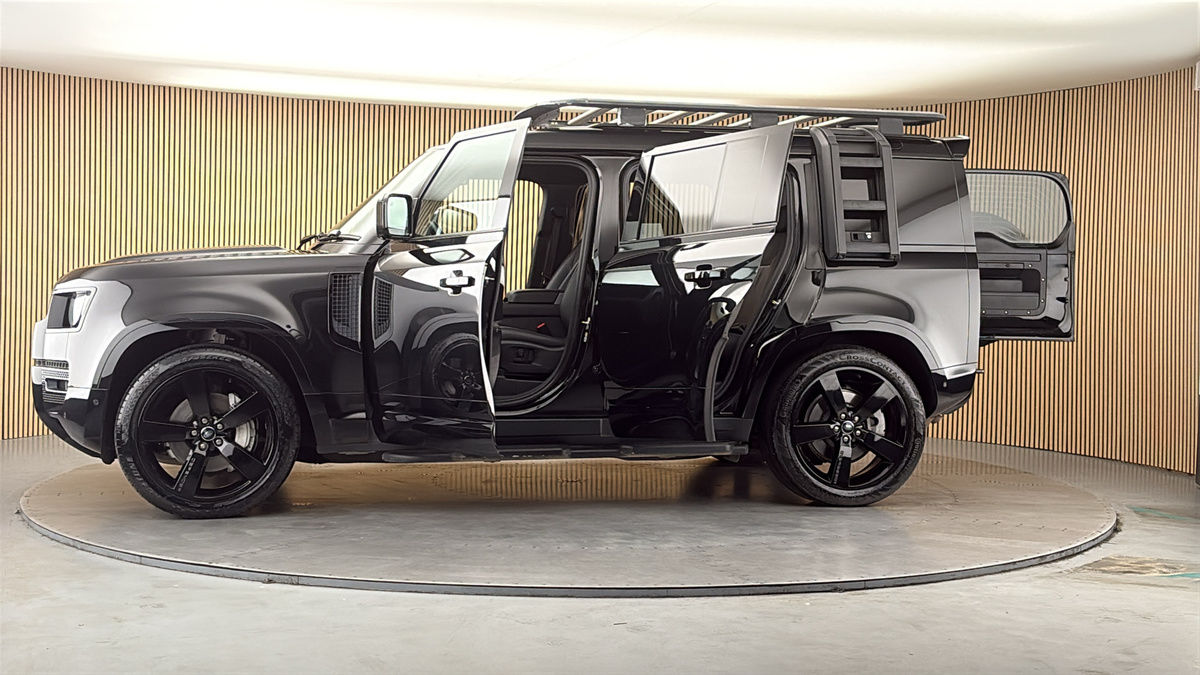 More views of Land Rover Defender 110