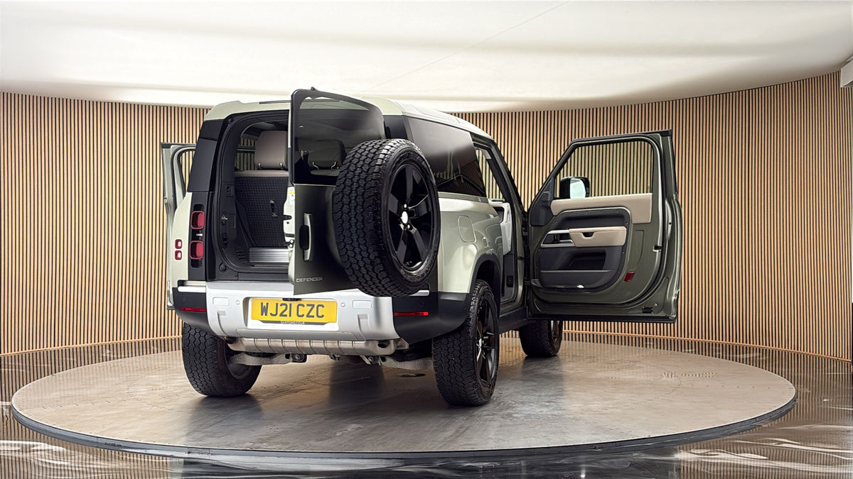 More views of Land Rover Defender 90