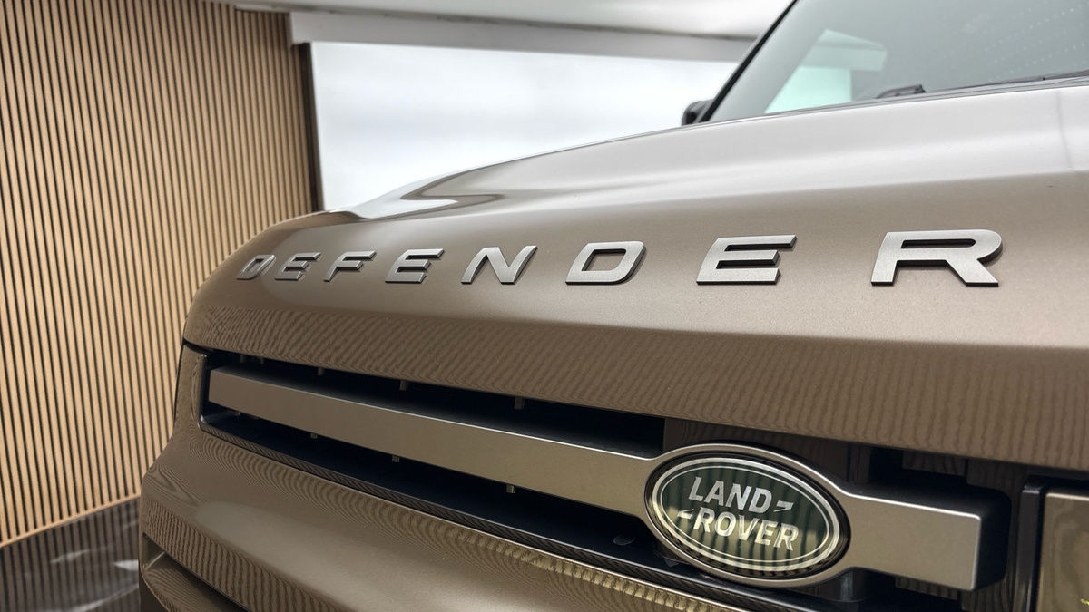 Land Rover Defender 90 Image 24