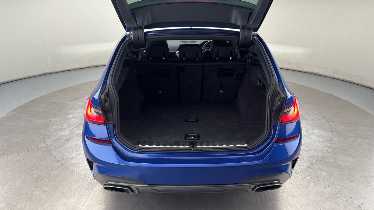 BMW 3 Series Image 11