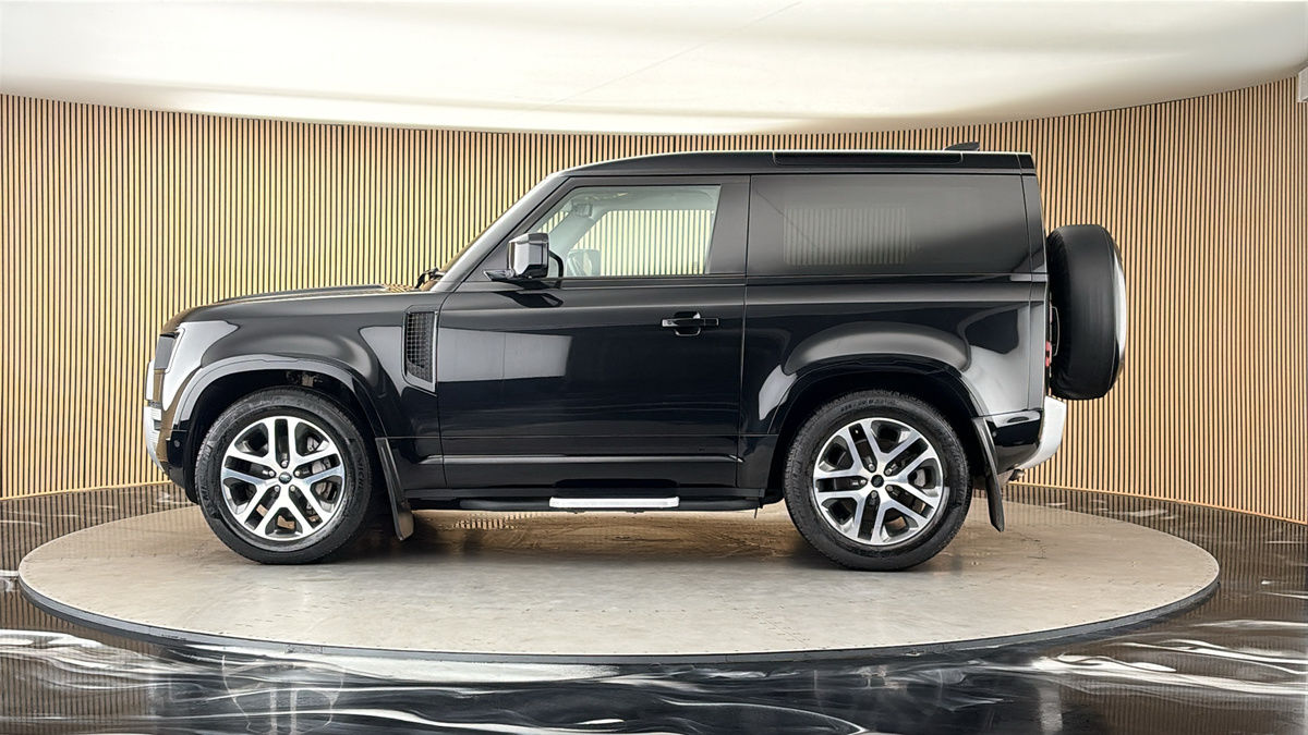 More views of Land Rover Defender 90