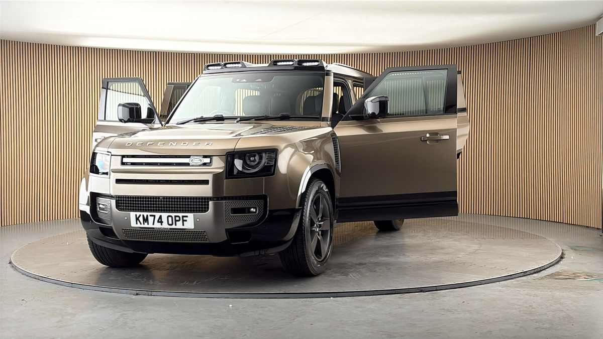 More views of Land Rover Defender 110