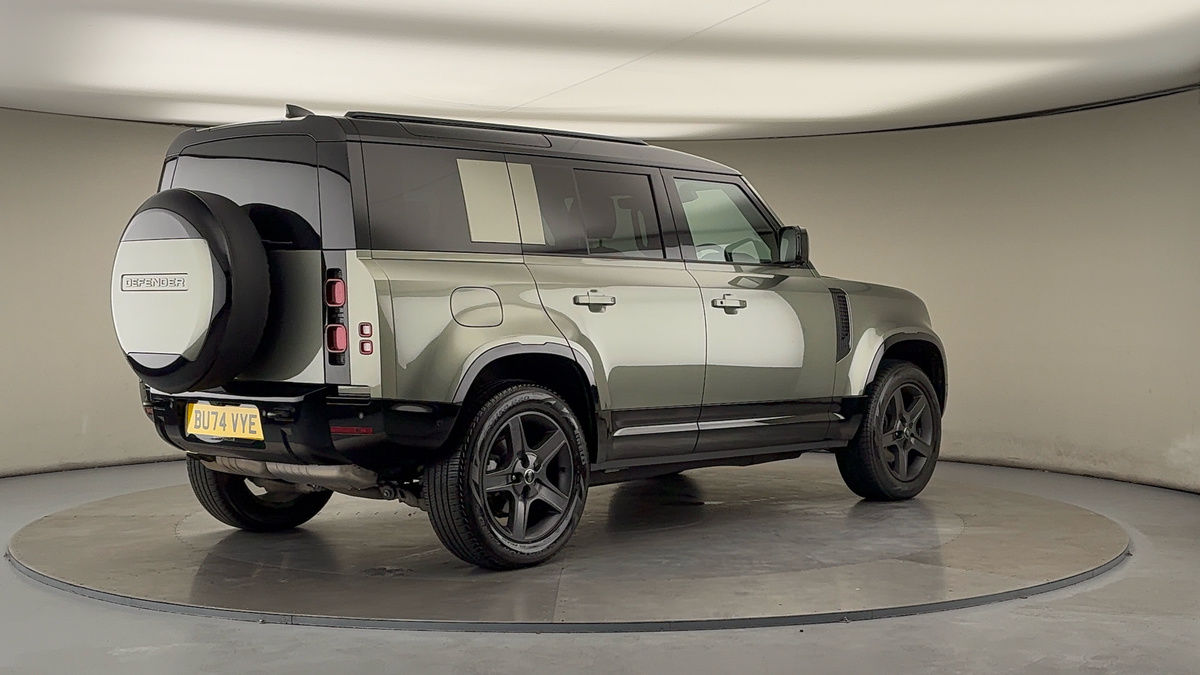 Land Rover Defender 110 Image 21