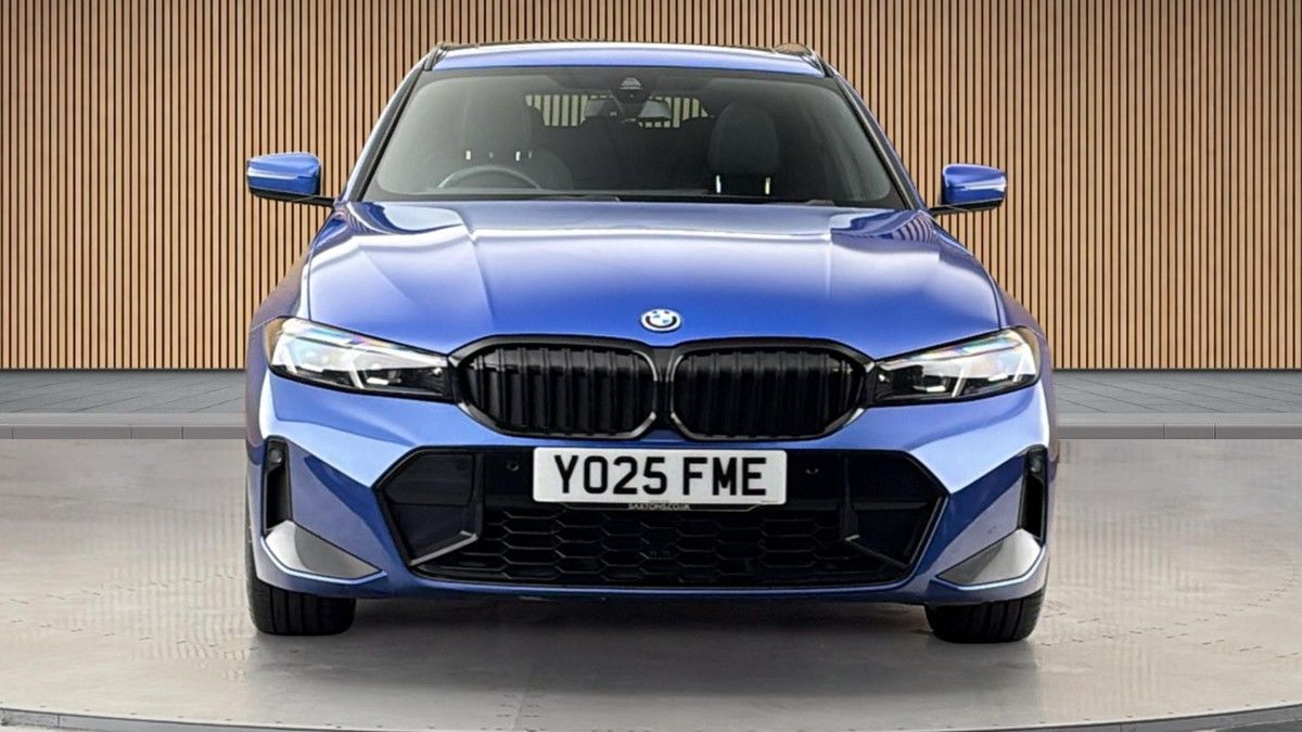 BMW 3 Series Image 3