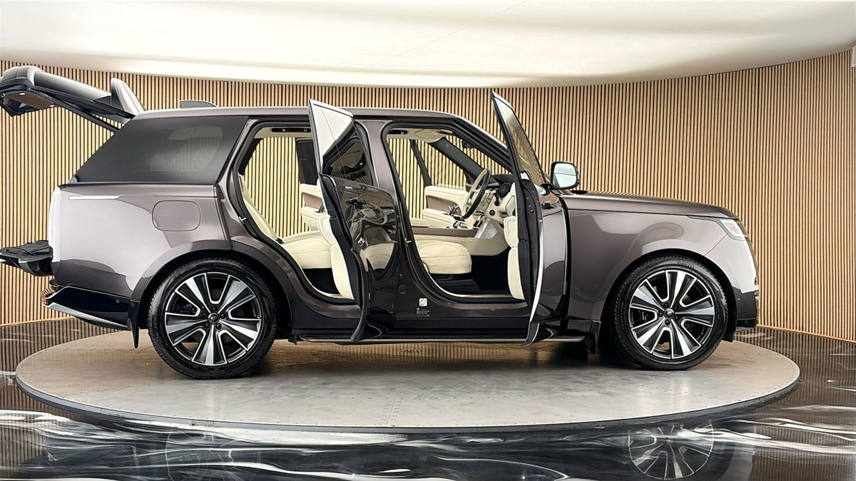 More views of Land Rover Range Rover