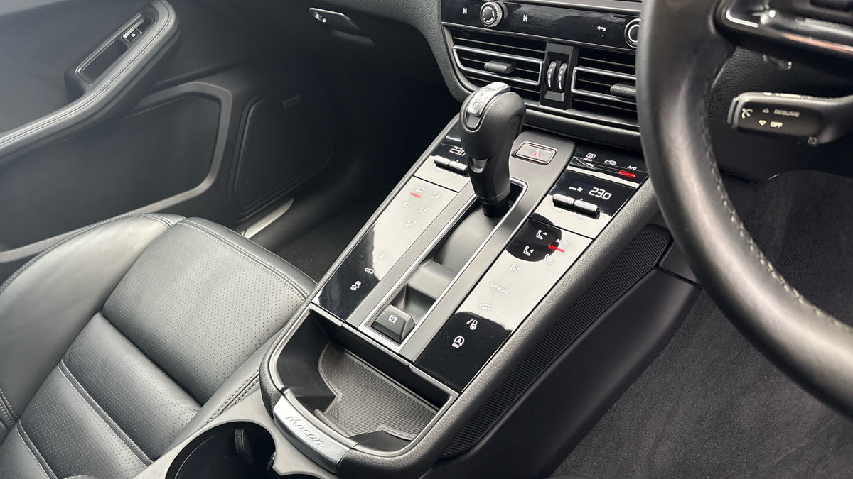 Porsche Macan Image 18