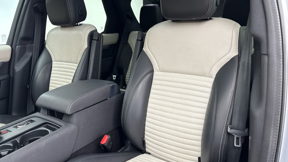 Land Rover Discovery Image 7