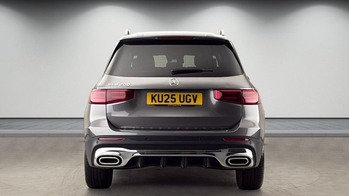 Mercedes-Benz GLB Image 4