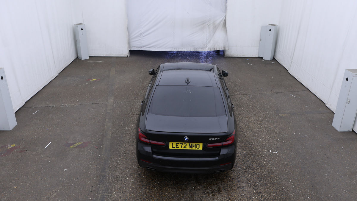 BMW 5 Series Image 8