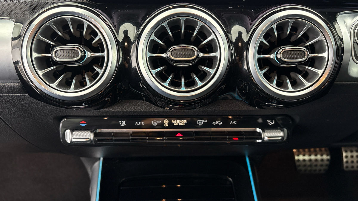 Mercedes-Benz GLB Image 6