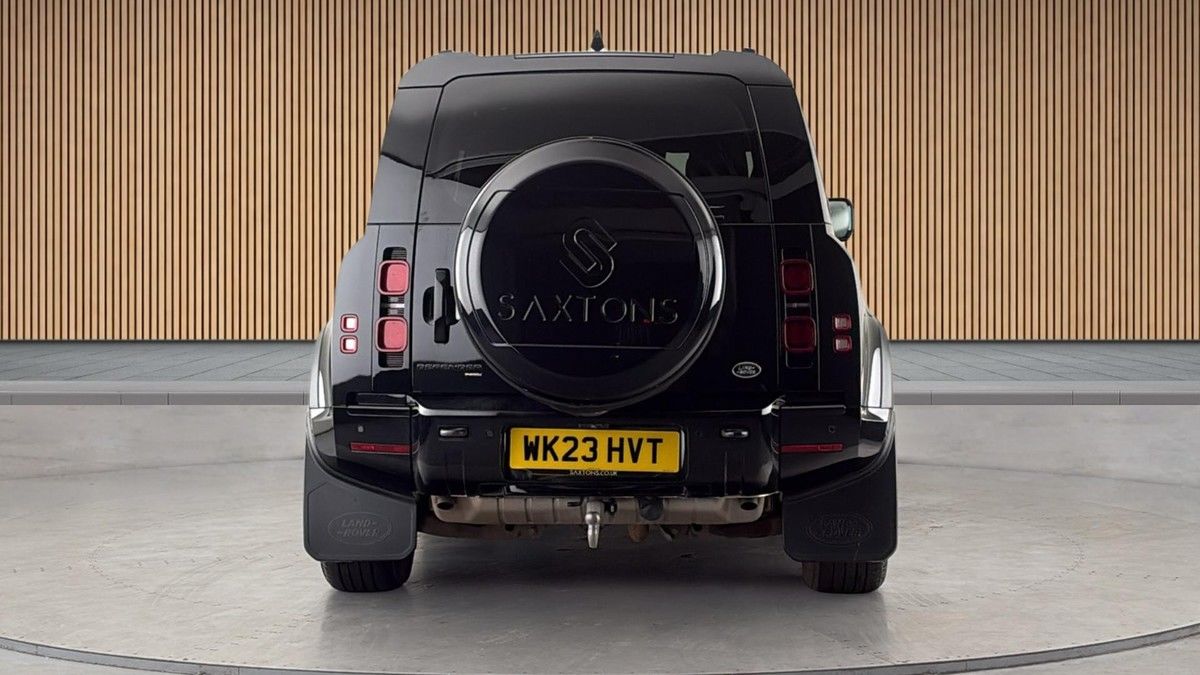 Land Rover Defender 110 Image 4