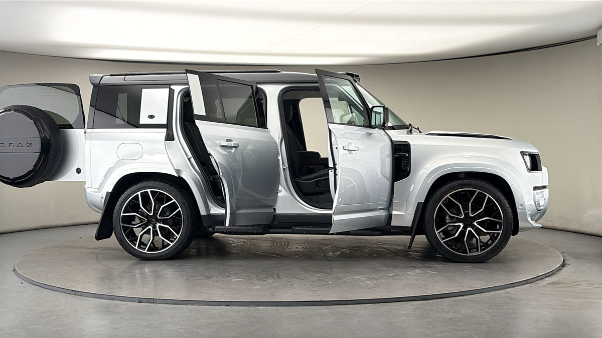 More views of Land Rover Defender 110