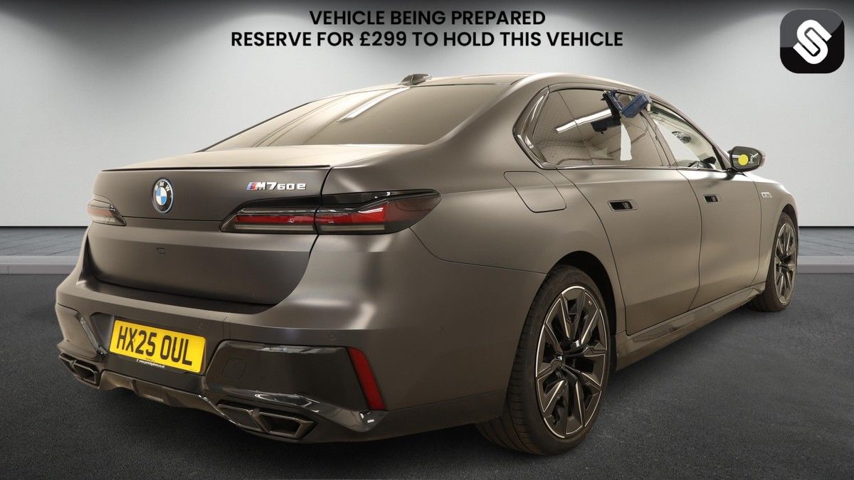BMW 7 Series Image 4