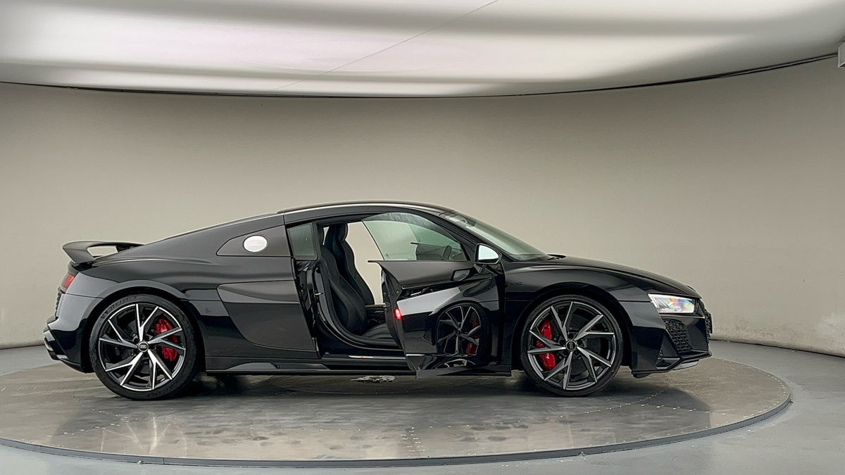 More views of Audi R8