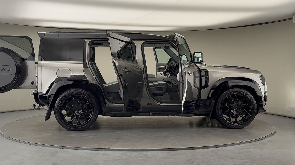 More views of Land Rover Defender 110