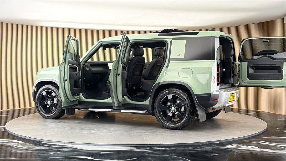 More views of Land Rover Defender 110