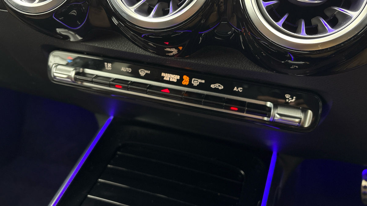 Mercedes-Benz GLB Image 25