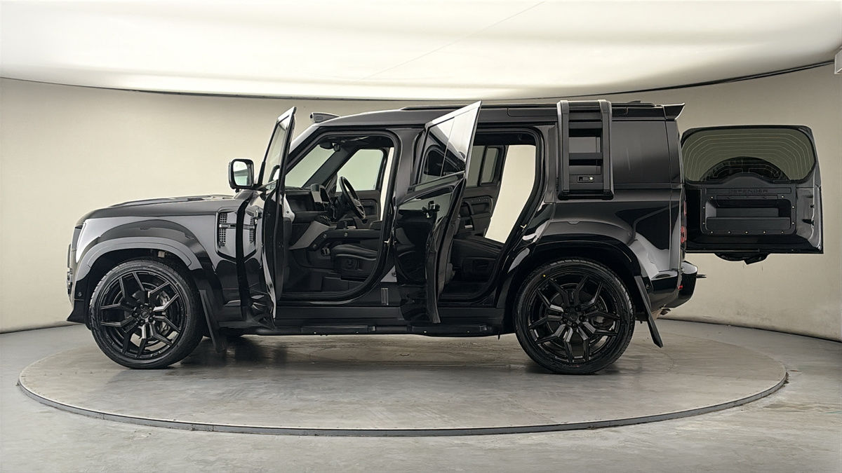 More views of Land Rover Defender 110