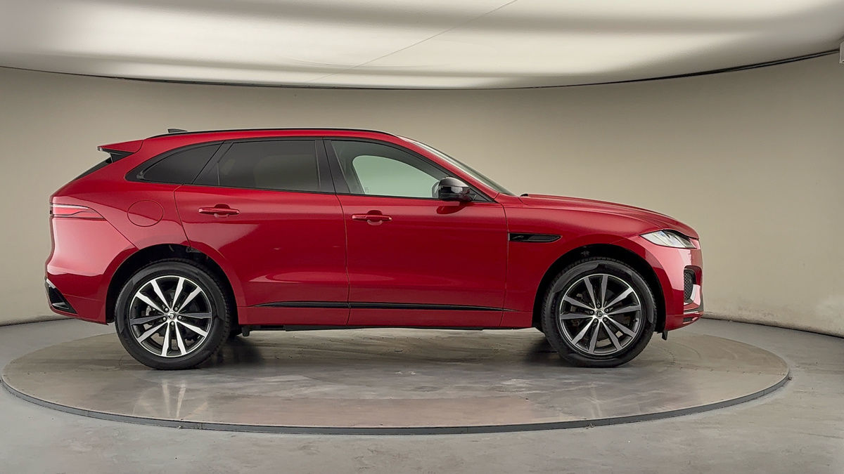Jaguar F-PACE Image 16