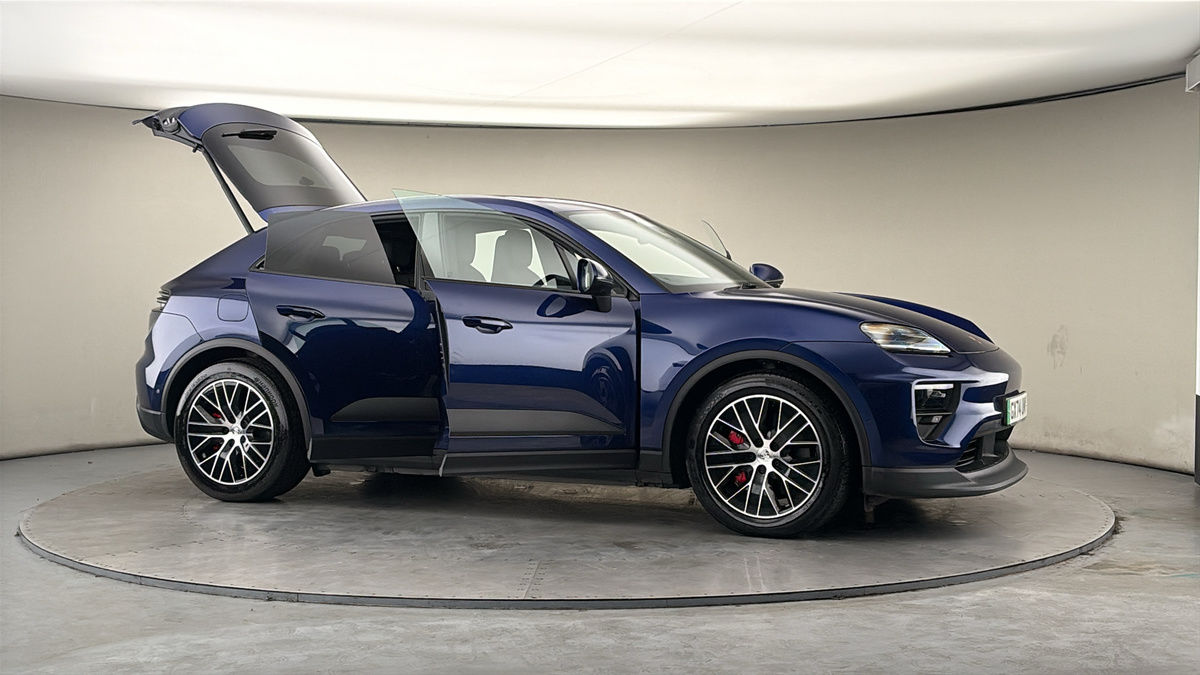 More views of Porsche Macan